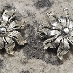 Vintage 1950s Brushed Silver Tone Floral Clip On Earrings